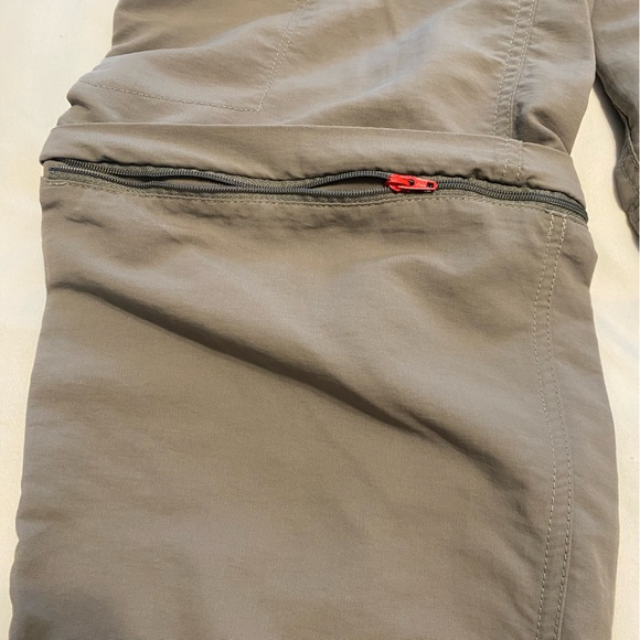 Ladies size 8 The North Face hiking pants with zip off, roll tab legs pockets. - Picture 7 of 15